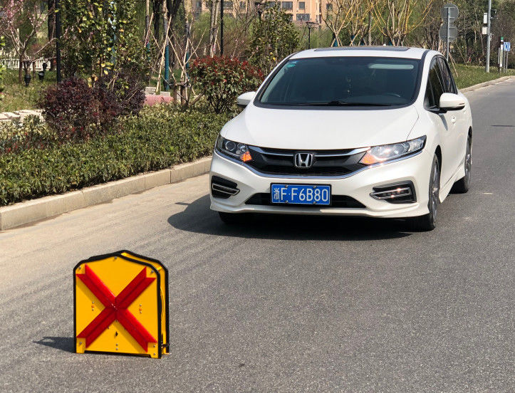 Painel de LED à prova d'água em forma de seta com faixa de luz retrátil de 3500 mm e construção em liga de alumínio A5052