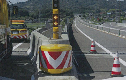 O caminhão da pulverização eletrostática montou o tipo encaixado do atenuador